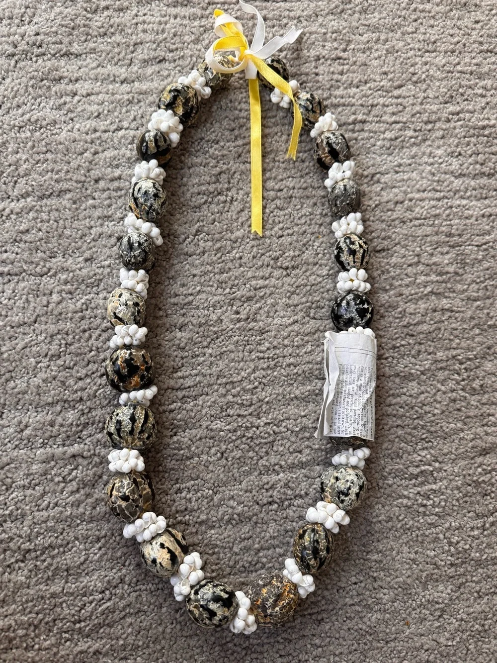 Genuine Hawaiian Kukui Nut & White Shell Lei Necklace Black Gold Yellow Ribbon - Picture 2 of 3